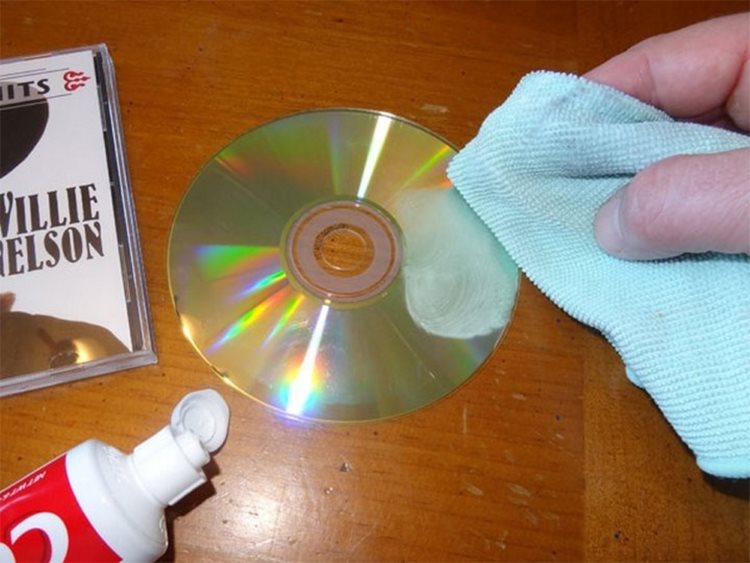 Любимый компакт-диск с множеством царапин можно спасти
